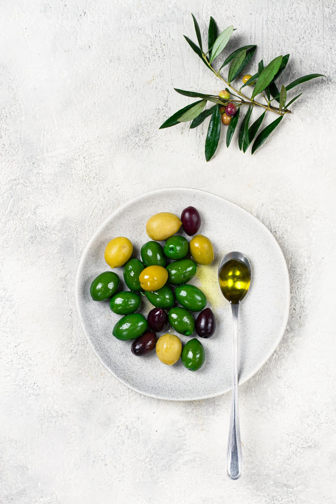 A balanced plate showing vegetables, protein-rich food, grains and colourful additions
